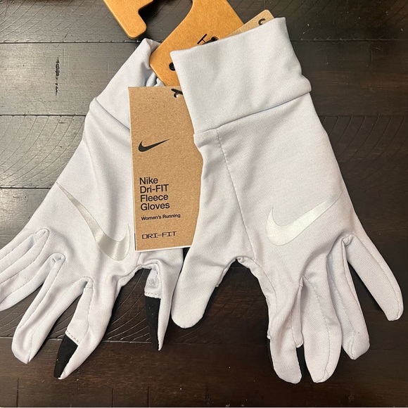 Women’s Nike Light Gray Sport Running Gloves with Black TechTips Dri Fit NEW - Picture 4 of 9